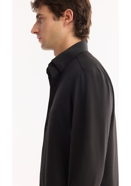 Erkek Siyah Düğmeli Yaka Hızlı Kuruyan Non-Iron Regular Fit Gömlek A52Y2107