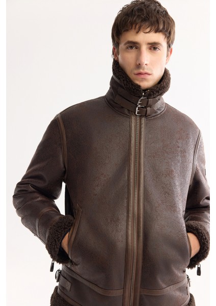 Erkek Kahve Kürklü Yaka Deri Görünümlü Napa Comfort Fit Mont A52Y6060 indirimleri