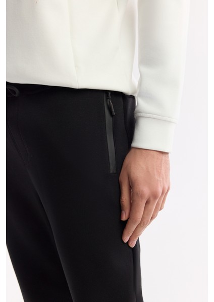 Erkek Siyah Beli Lastikli Bağcıklı Bi-Stretch Regular Fit Eşofman Altı B003400 fırsatları