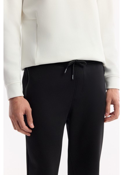 Erkek Siyah Beli Lastikli Bağcıklı Bi-Stretch Regular Fit Eşofman Altı B003400