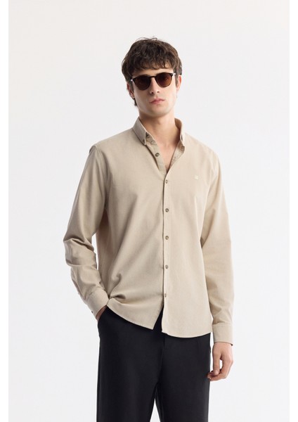 Erkek Bej Düğmeli Yaka %100 Pamuk Soft Touch Kadife Regular Fit Gömlek B002032