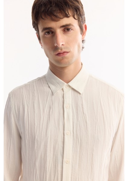 Erkek Beyaz Düğmeli Yaka Pamuklu Soft Touch Dokulu Regular Fit Gömlek A52Y2055 indirimleri