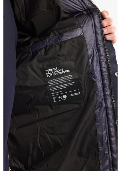 Erkek Lacivert Kapüşonlu Su İtici Rüzgar Geçirmez Parlak Şişme Comfort Fit Mont A42Y6104 fırsatları