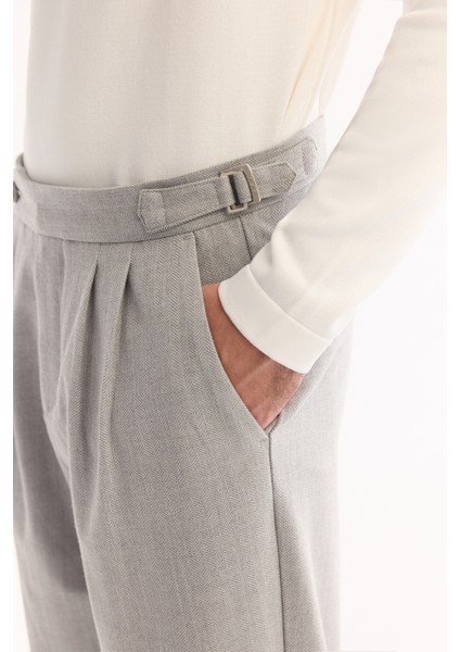 Erkek Açık Gri Yanları Tokalı Viskon Karışımlı Kolay Ütülenen Carrot Fit Pantolon A52Y3010