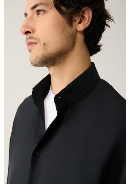 Erkek Siyah Soft Touch Alttan Britli Yaka Soft Touch Oversize Fit Gömlek A41Y2168 modelleri