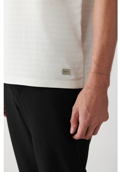 Erkek Beyaz Bisiklet Yaka Jakarlı Panolu T-shirt A31Y1057 indirimleri