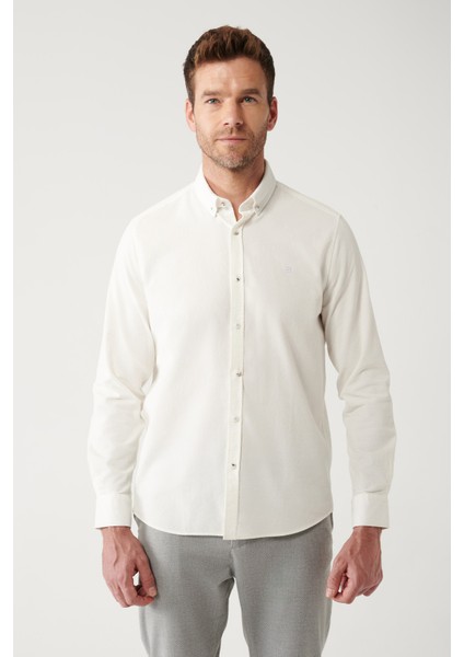 Erkek Ekru Düğmeli Yaka %100 Pamuk Soft Touch Kadife Regular Fit Gömlek B002032 modelleri