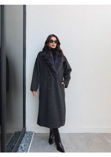 Kürk Yaka Düğmeli Uzun Kaban