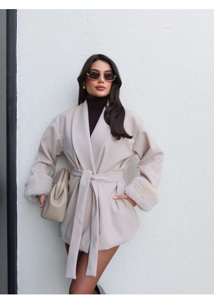 Kürk Manşetli Bağlamalı Kısa Kaban fırsatları