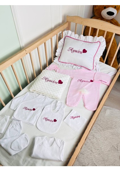 Isimli Hastane Çıkış Seti, Takı Yastığı ve Puset Örtüsü %100 Pamuk 12 Parça 0-3 Ay Nakışlı
