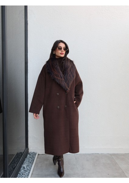Kürk Yaka Düğmeli Uzun Kaban
