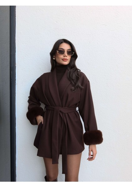 Kürk Manşetli Bağlamalı Kısa Kaban