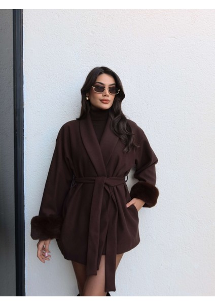 Kürk Manşetli Bağlamalı Kısa Kaban fırsatları