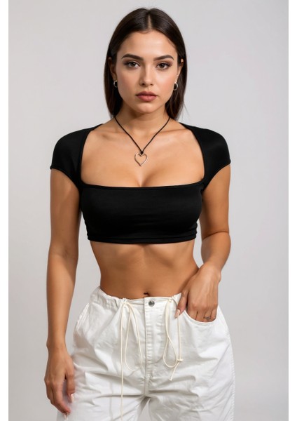 Kadın Siyah Sırt Dekolteli ve Boyundan Bağlamalı Yarım Kol Crop Top Bluz – Şık, Rahat ve Kolay Kombinlenebilir modelleri