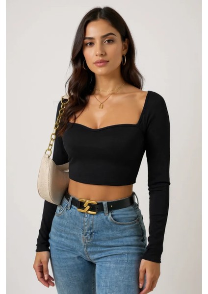 Kadın Siyah Uzun Kol Göğüs Dekolteli Şık Crop Top Bluz – Şık, Rahat ve Kolay Kombinlenebilir