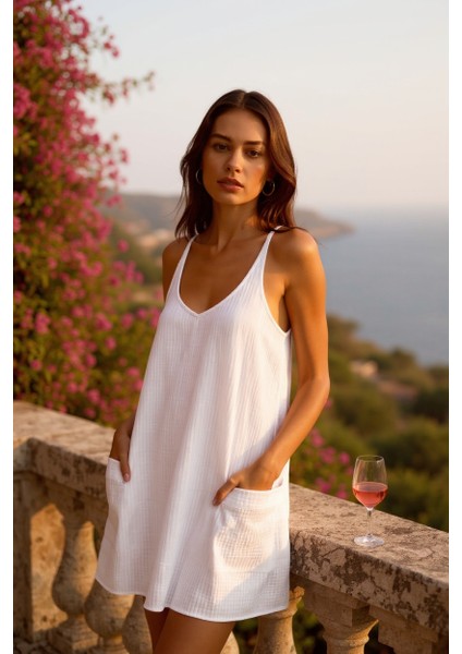 Kadın Beyaz Mini Cepli Tulum Plaj Elbisesi – Şık, Rahat ve 4 Mevsim Kullanıma Uygun