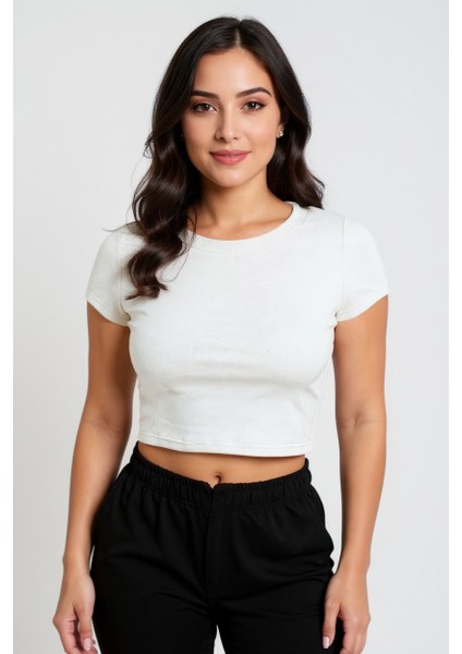 Kadın Beyaz Yuvarlak Yaka Yarım Kol Crop Top Bluz