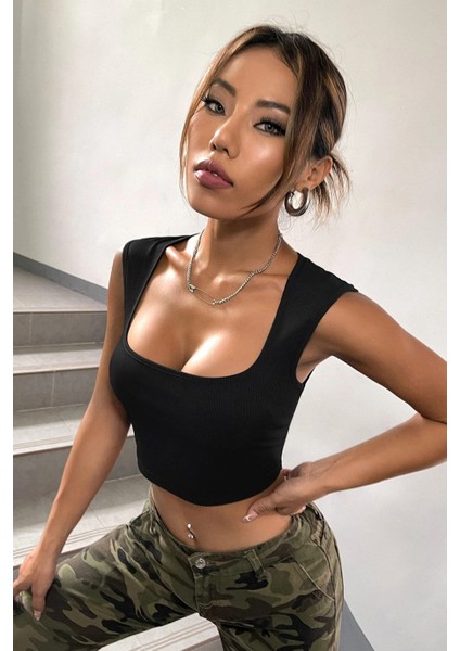 Kadın Siyah Kare Yaka Kalınlaşan Omuz Detaylı Crop Top Bluz