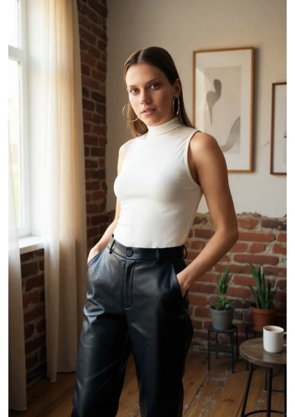 Kadın Beyaz Kolsuz Balıkçı Yaka Basic Bluz fiyatları