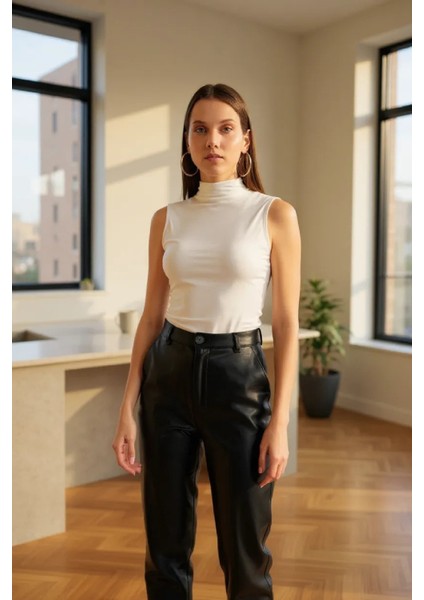 Kadın Beyaz Kolsuz Balıkçı Yaka Basic Bluz