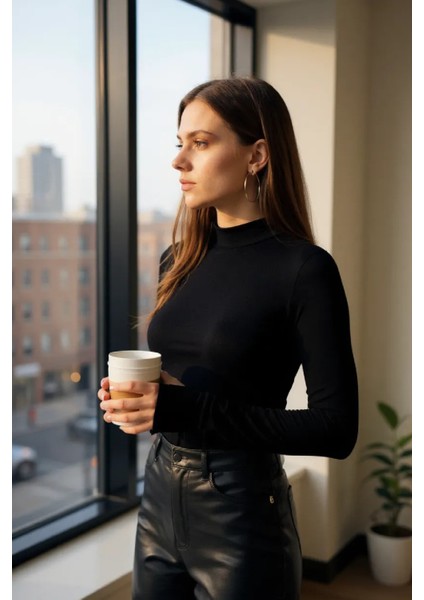 Kadın Siyah Parmak Detaylı Esnek Uzun Kollu Body