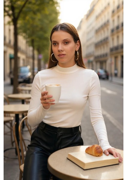 Kadın Beyaz Parmak Detaylı Esnek Uzun Kollu Body