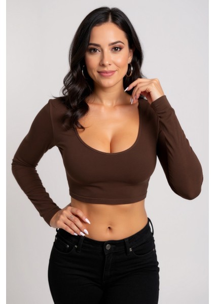 Kadın Kahverengi Uzun Kol Kare Yaka Crop Top Bluz – Şık, Rahat ve Kolay Kombinlenebilir