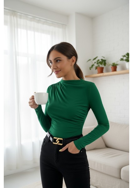 Kadın Yeşil Belden ve Boyundan Büzgü Detaylı Uzun Kollu Bluz modelleri
