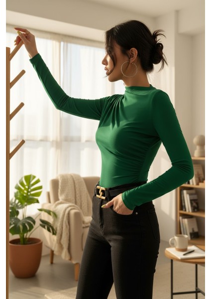 Kadın Yeşil Belden ve Boyundan Büzgü Detaylı Uzun Kollu Bluz