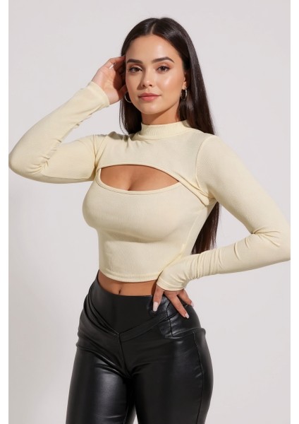 Kadın Ekru Göğüs Dekolteli Uzun Kollu Cut Out Crop Top Bluz – Şık, Rahat ve Kolay Kombinlenebilir