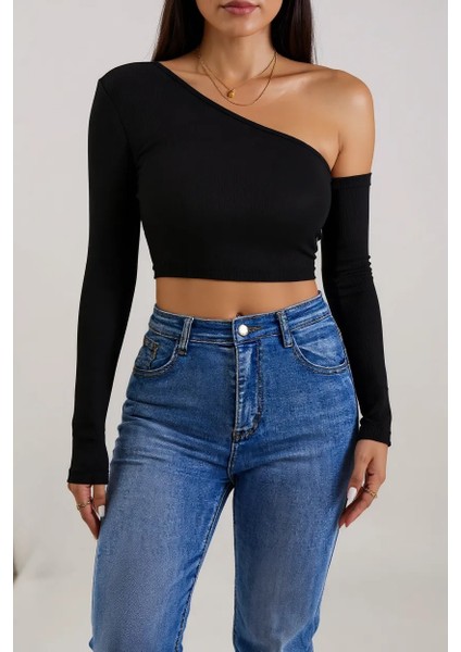 Kadın Siyah Tek Omuz Detaylı Uzun Kol Crop Top Bluz – Şık, Rahat ve Kolay Kombinlenebilir