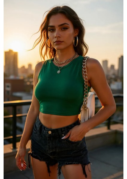 Kadın Yeşil Kare Yaka Crop Top Bluz – Şık, Rahat ve Kolay Kombinlenebilir