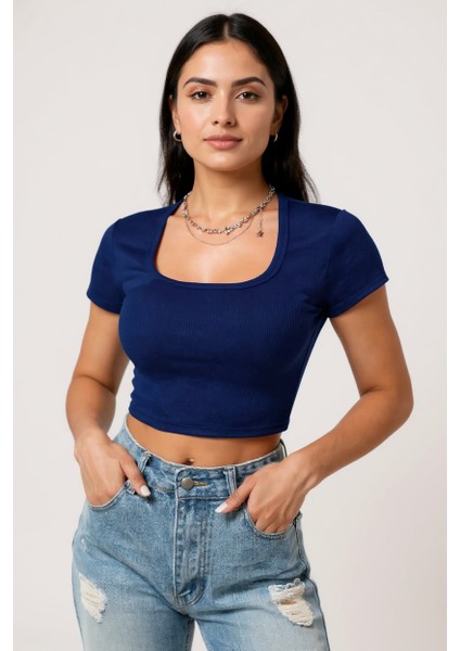 Kadın Lacivert Yarım Kol Düz Yaka Crop Top Bluz – Şık, Rahat ve Kolay Kombinlenebilir fiyatları
