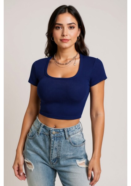Kadın Lacivert Yarım Kol Düz Yaka Crop Top Bluz – Şık, Rahat ve Kolay Kombinlenebilir