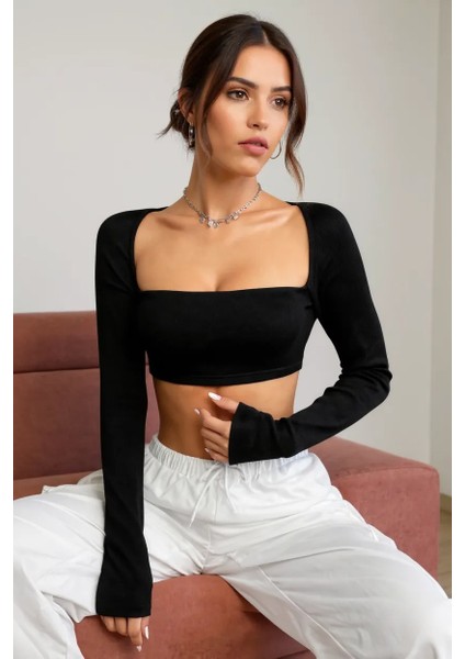 Kadın Siyah Uzun Kol Göğüs ve Sırt Dekolteli Crop Top Bluz – Şık, Rahat ve Kolay Kombinlenebilir