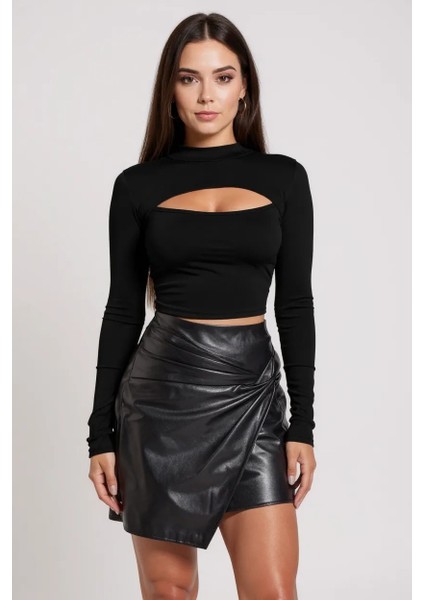 Kadın Siyah Göğüs Dekolteli Uzun Kollu Cut Out Crop Top Bluz – Şık, Rahat ve Kolay Kombinlenebilir fiyatları
