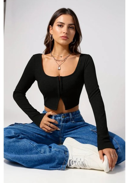 Kadın Siyah Uzun Kollu Agraflı Göğüs ve Göbek Dekolteli Crop Top Bluz – Şık, Rahat ve Kolay Kombinlenebilir modelleri