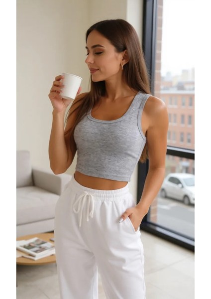 Kadın Gri Kare Yaka Crop Top Bluz – Şık, Rahat ve Kolay Kombinlenebilir