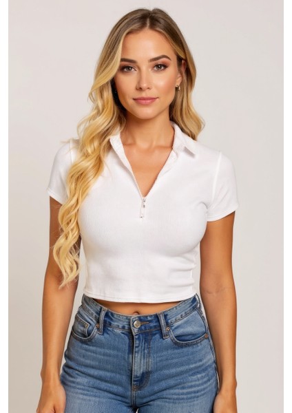 Kadın Beyaz Yarım Fermuarlı ve Kısa Kollu Crop Top Bluz – Şık, Rahat ve Kolay Kombinlenebilir