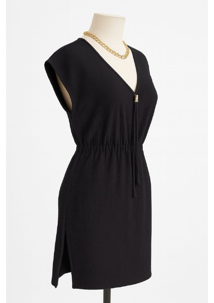 Kadın Siyah Yanları Yırtmaçlı Tokalı V Yaka Mini Plaj Elbisesi – Şık, Rahat ve 4 Mevsim Kullanıma Uygun indirimleri