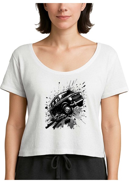 Cartoonish Travelling Black Car Beyaz Kadın Tişört