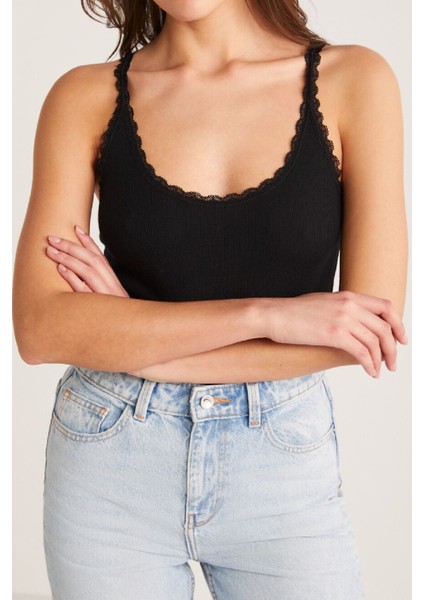 Kadın Siyah Normal Kalıp Dantel Detalı Ince Askılı Oyuk Yaka Atlet – Modern ve Şık Tasarı fiyatları