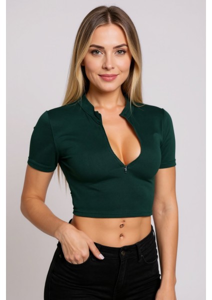 Kadın Yeşil Yarım Fermuarlı ve Kısa Kollu Crop Top Bluz – Şık, Rahat ve Kolay Kombinlenebilir