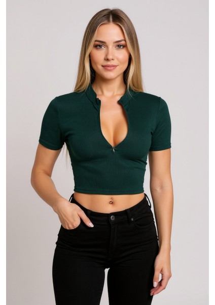 Kadın Yeşil Yarım Fermuarlı ve Kısa Kollu Crop Top Bluz – Şık, Rahat ve Kolay Kombinlenebilir fiyatları