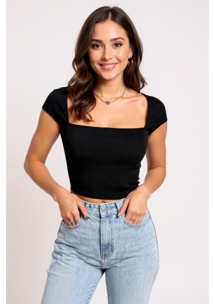 Kadın Siyah Kare Yaka Yarım Kol Göğüs Dekolteli Crop Top Bluz – Şık, Rahat ve Kolay Kombinlenebilir fiyatları