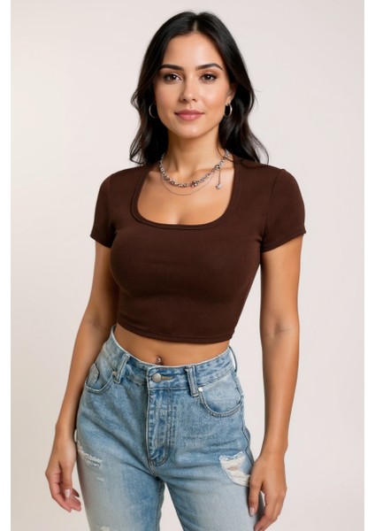 Kadın Kahverengi Yarım Kol Düz Yaka Crop Top Bluz – Şık, Rahat ve Kolay Kombinlenebilir fiyatları