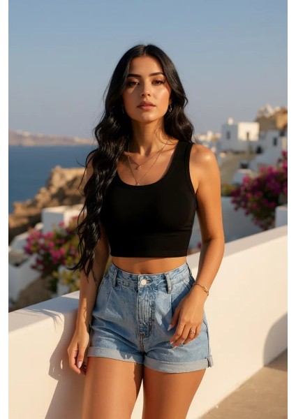 Kadın Siyah Kare Yaka Crop Top Bluz – Şık, Rahat ve Kolay Kombinlenebilir