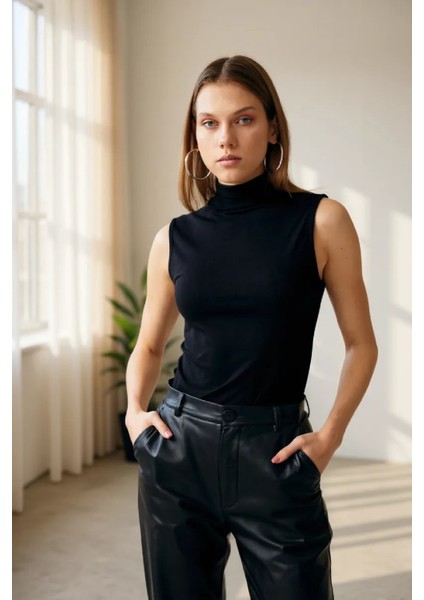 Kadın Siyah Kolsuz Balıkçı Yaka Basic Bluz