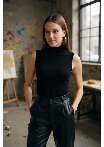 Kadın Siyah Kolsuz Balıkçı Yaka Basic Bluz