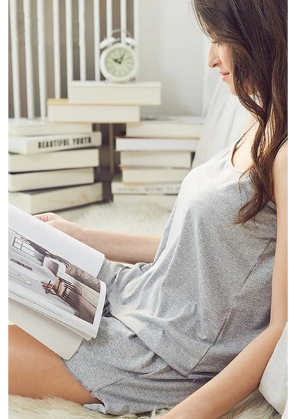 Kadın Gri Şortlu Penye Gecelik Takımı – Modern, Konforlu ve Günlük Kombinlere Uygun indirimleri